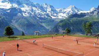 Aussen-Tennisplätze Sportchalet Mürren – Sand in den Bergen
